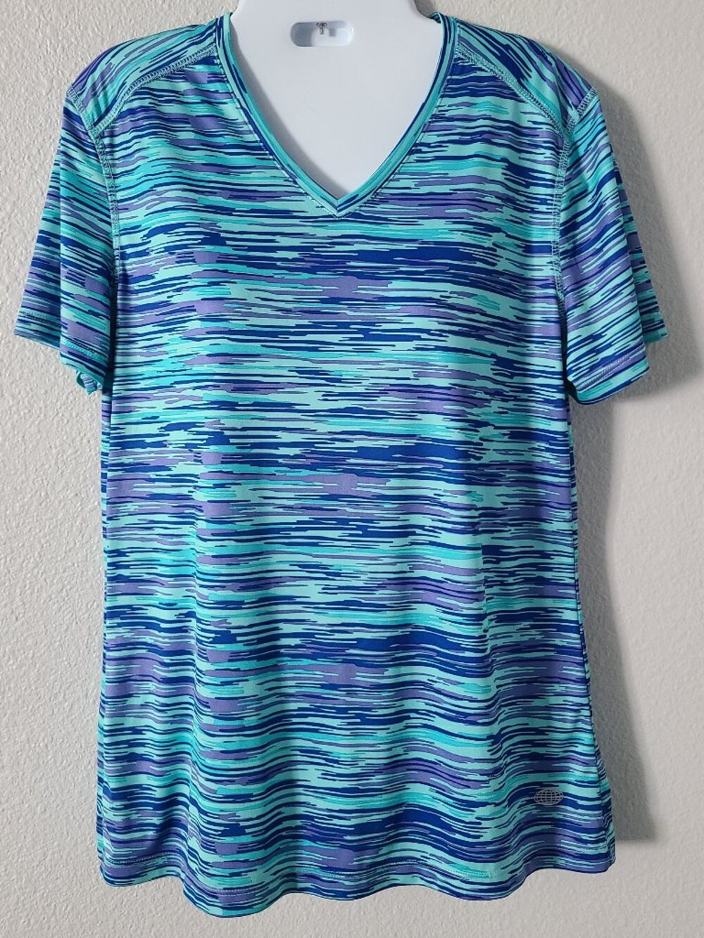 Reel Legends Freeline Women's Blue Aqua Performance V Neck Shirt Size Medium
